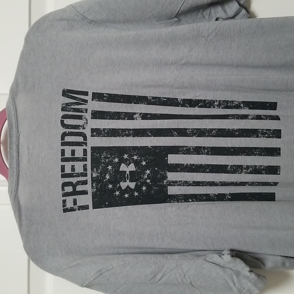 💪😁Under Armour Heat Gear Loose Fit Soft "Freedom Flag" Tee - Picture 5 of 7